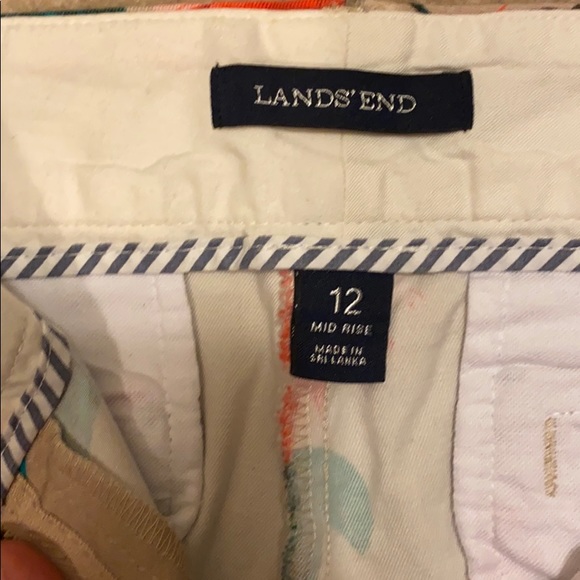 Lands End Women’s Floral Shorts - Picture 2 of 9
